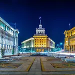 Bright And Newly Refurbished Apartment Near Center
