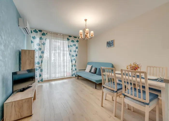 Bright And Newly Refurbished Apartment Near Center